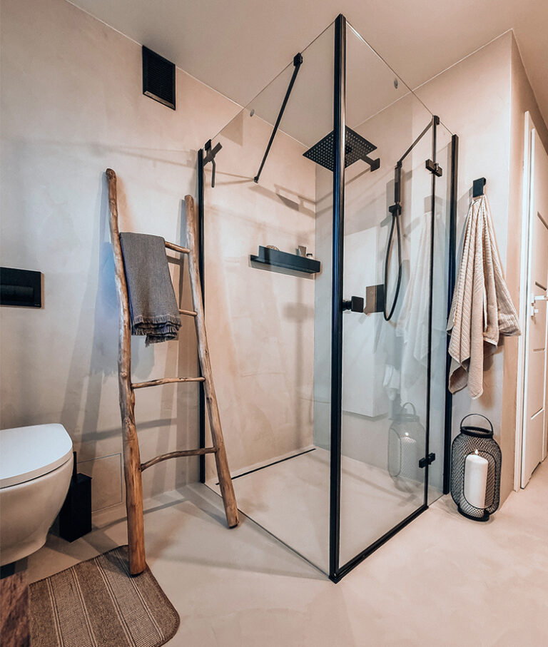 Fallstudie: Mikrozement für die Dusche in einem kleinen Bad – Umsetzung Schritt für Schritt
